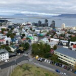 Reykjavík, la capitale de l'Islande, est la plus petite capitale d'Europe. En effet, malgré un accroissement constant de sa population, Reykjavik compte seulement 122.000 habitants, 200.000 si on ajoute son agglomération. islande 15